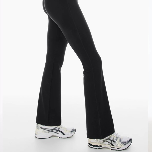 Aritzia TnAction Butter Flare Leggings - Picture 2 of 6